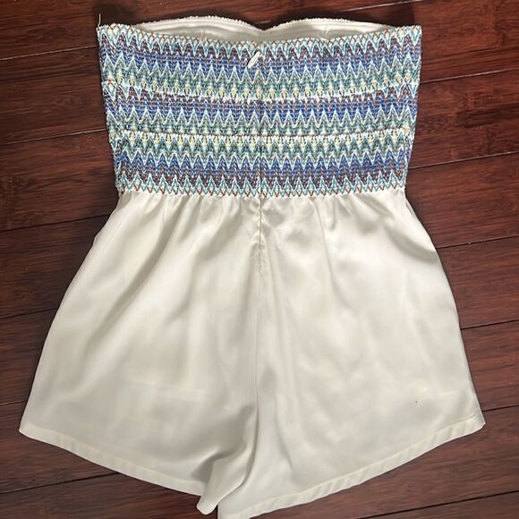 WOW Couture Embroidered Blue & White Shorts Romper - Like New Size Small - Picture 6 of 6